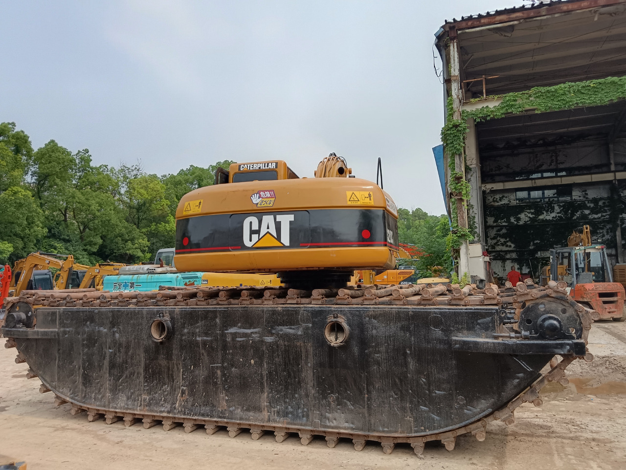 CATERPILLAR 320CL CAT 320 D2L 320BL CUSTOMIZABLE DREDGER - Amphibious excavator: picture 3 CATERPILLAR 320CL CAT 320 D2L 320BL CUSTOMIZABLE DREDGER - Amphibious excavator: picture 3