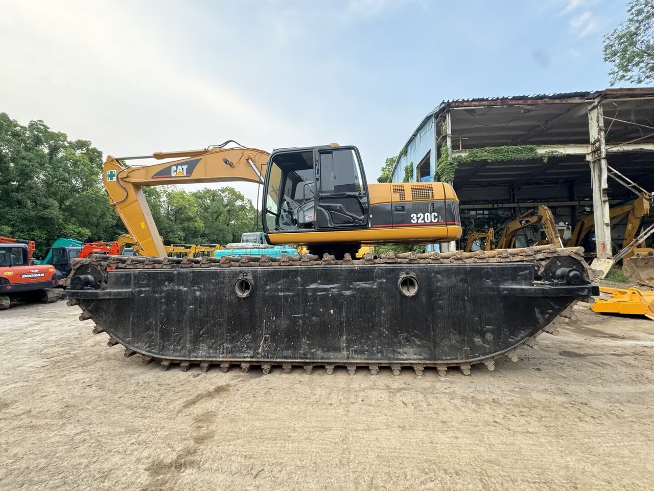 CATERPILLAR 320CL CAT 320 D2L 320BL CUSTOMIZABLE DREDGER - Amphibious excavator: picture 1 CATERPILLAR 320CL CAT 320 D2L 320BL CUSTOMIZABLE DREDGER - Amphibious excavator: picture 1