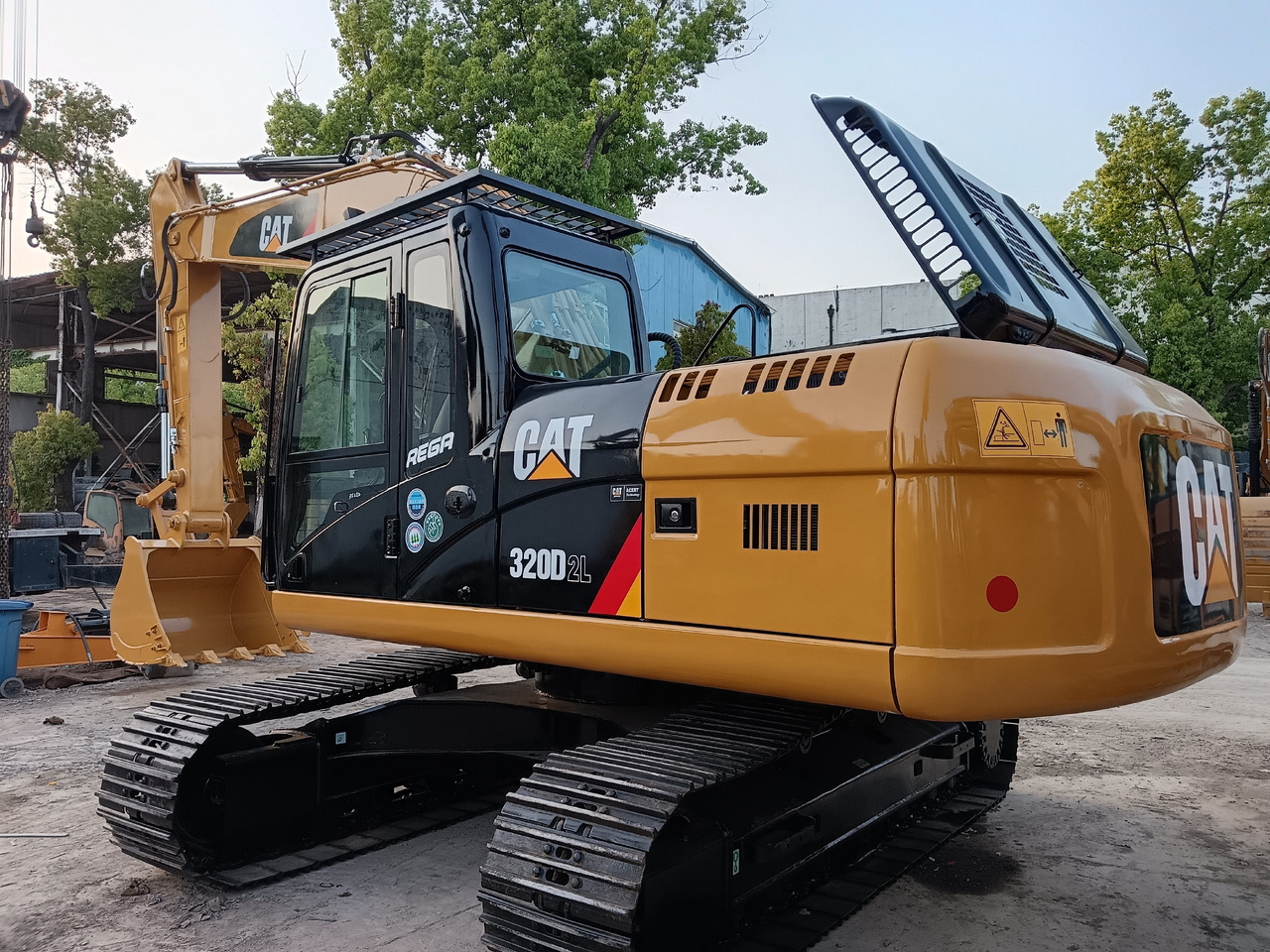 CATERPILLAR 320D2L CAT 320D - Crawler excavator: picture 1 CATERPILLAR 320D2L CAT 320D - Crawler excavator: picture 1