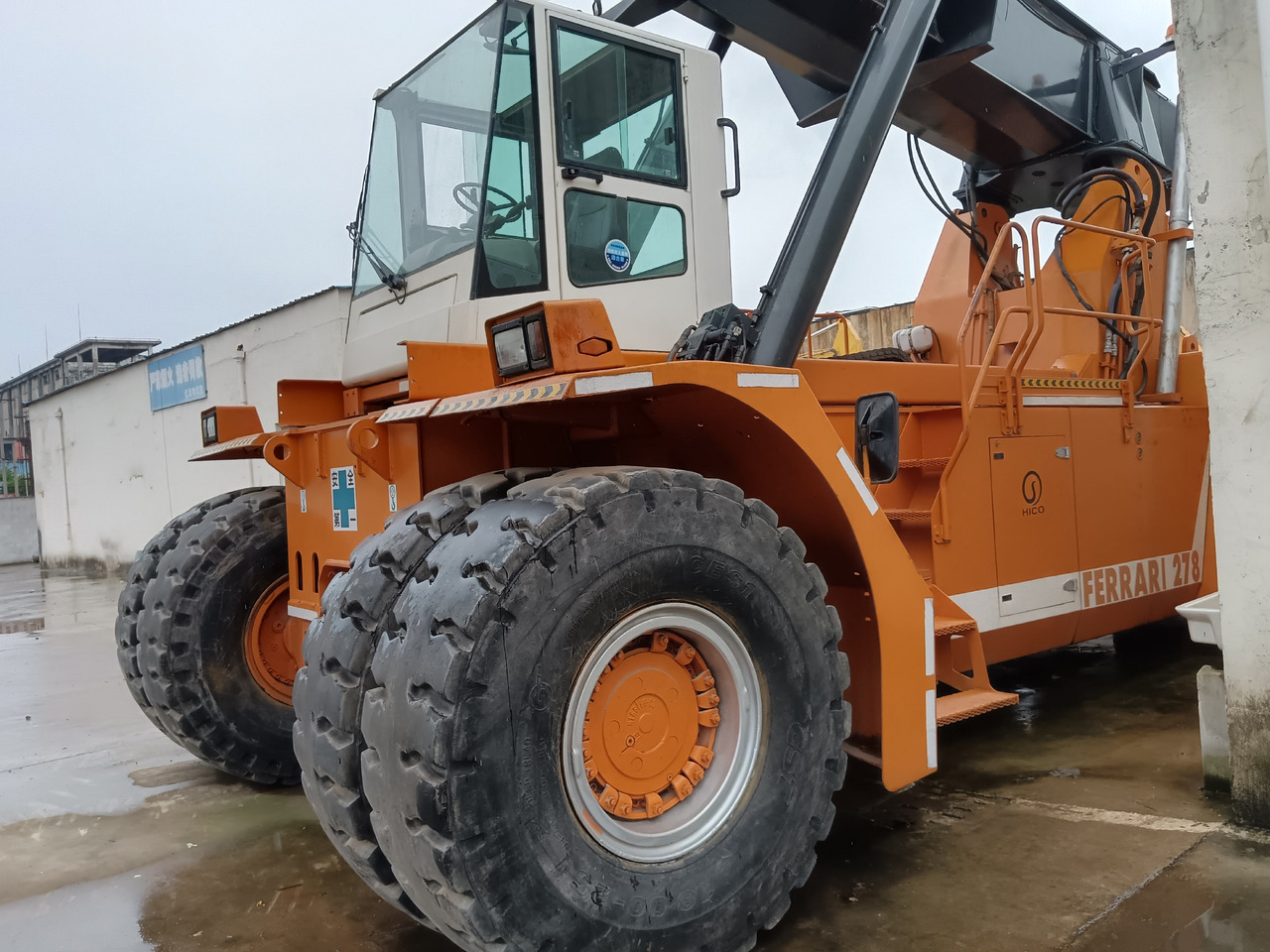 CVS FERRARRI 278 - Reach stacker: picture 4 CVS FERRARRI 278 - Reach stacker: picture 4