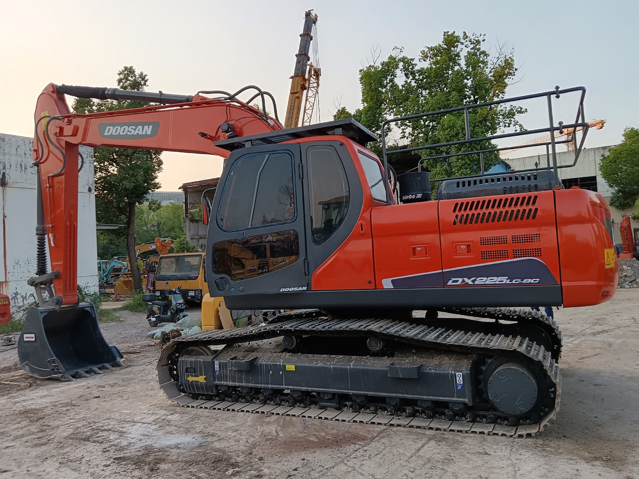 Crawler excavator DOOSAN DX225 LC - 9C DX 225 LCA: picture 16