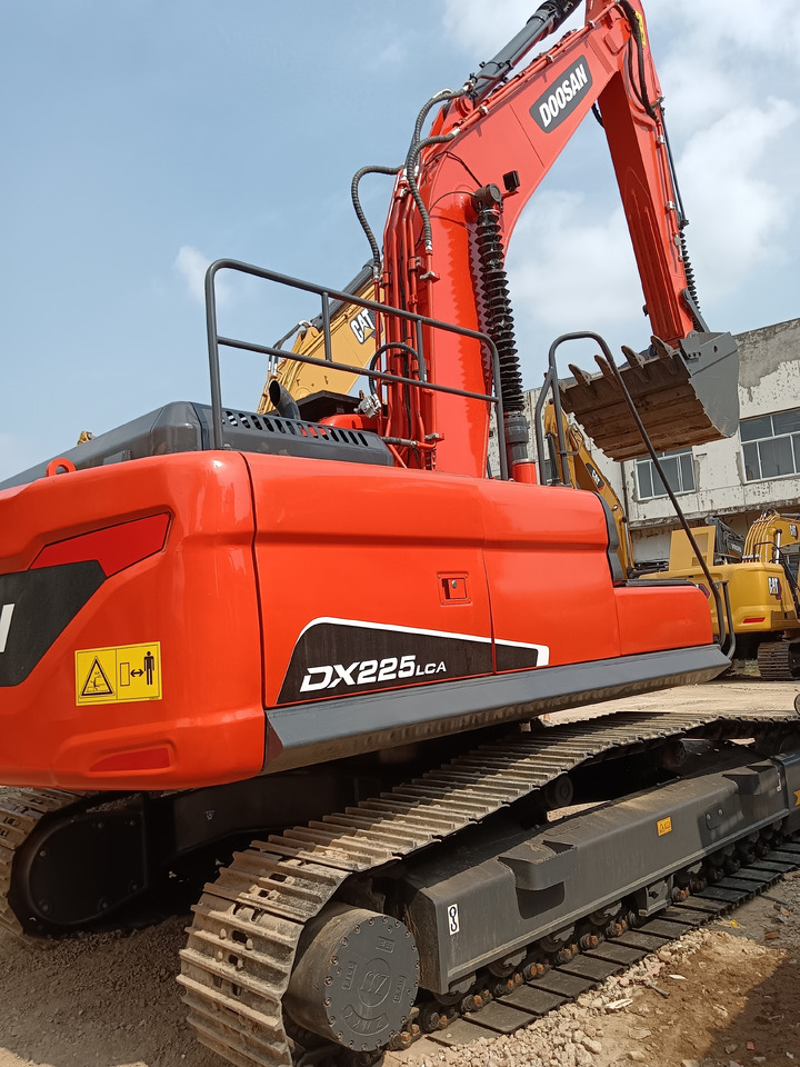 DOOSAN DX225 LCA DX 225 LC - 9C - Crawler excavator: picture 1 DOOSAN DX225 LCA DX 225 LC - 9C - Crawler excavator: picture 1