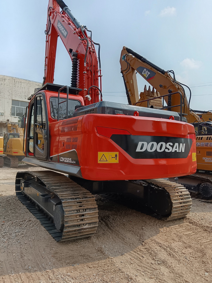 DOOSAN DX225 LCA DX 225 LC - 9C - Crawler excavator: picture 2 DOOSAN DX225 LCA DX 225 LC - 9C - Crawler excavator: picture 2