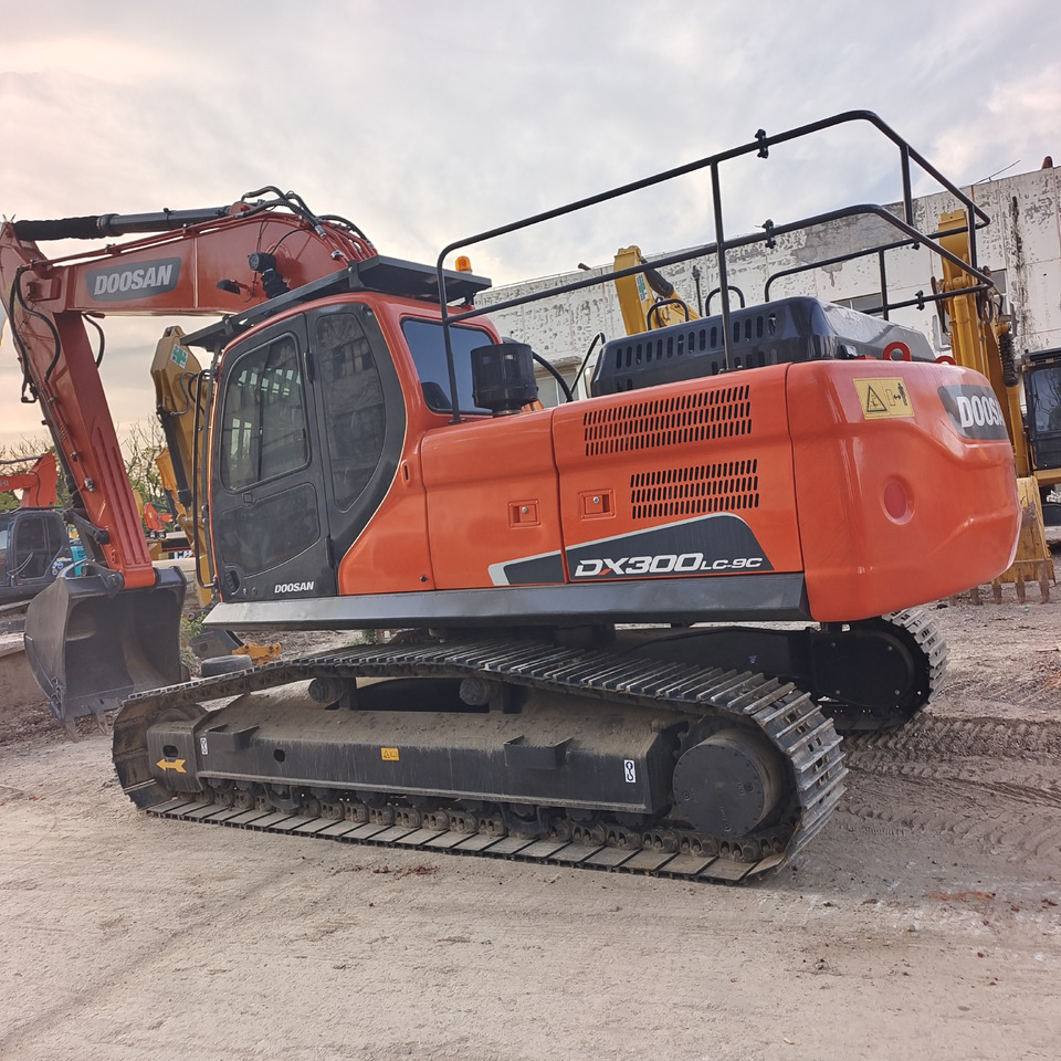 DOOSAN DX300 LC - 9C DX 300 LCA DX340 - Crawler excavator: picture 1 DOOSAN DX300 LC - 9C DX 300 LCA DX340 - Crawler excavator: picture 1