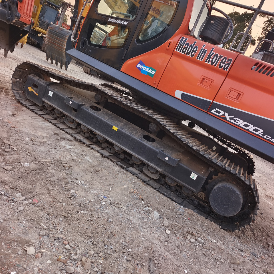 DOOSAN DX300LC-9C DX300 LC - 9C DX 300 LCA DX340 DX225 - Crawler excavator: picture 2 DOOSAN DX300LC-9C DX300 LC - 9C DX 300 LCA DX340 DX225 - Crawler excavator: picture 2