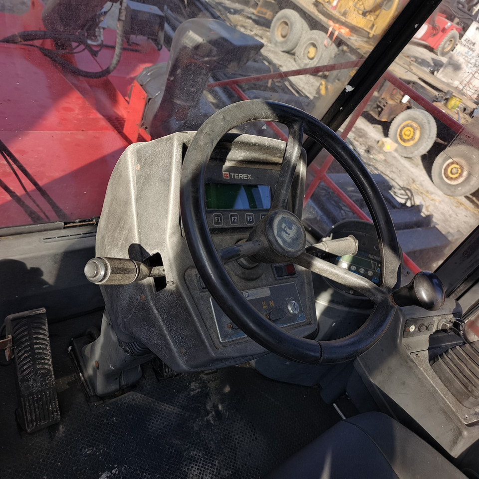 Reach stacker FANTUZZI CS45KMHD 45 TON: picture 10 Reach stacker FANTUZZI CS45KMHD 45 TON: picture 10