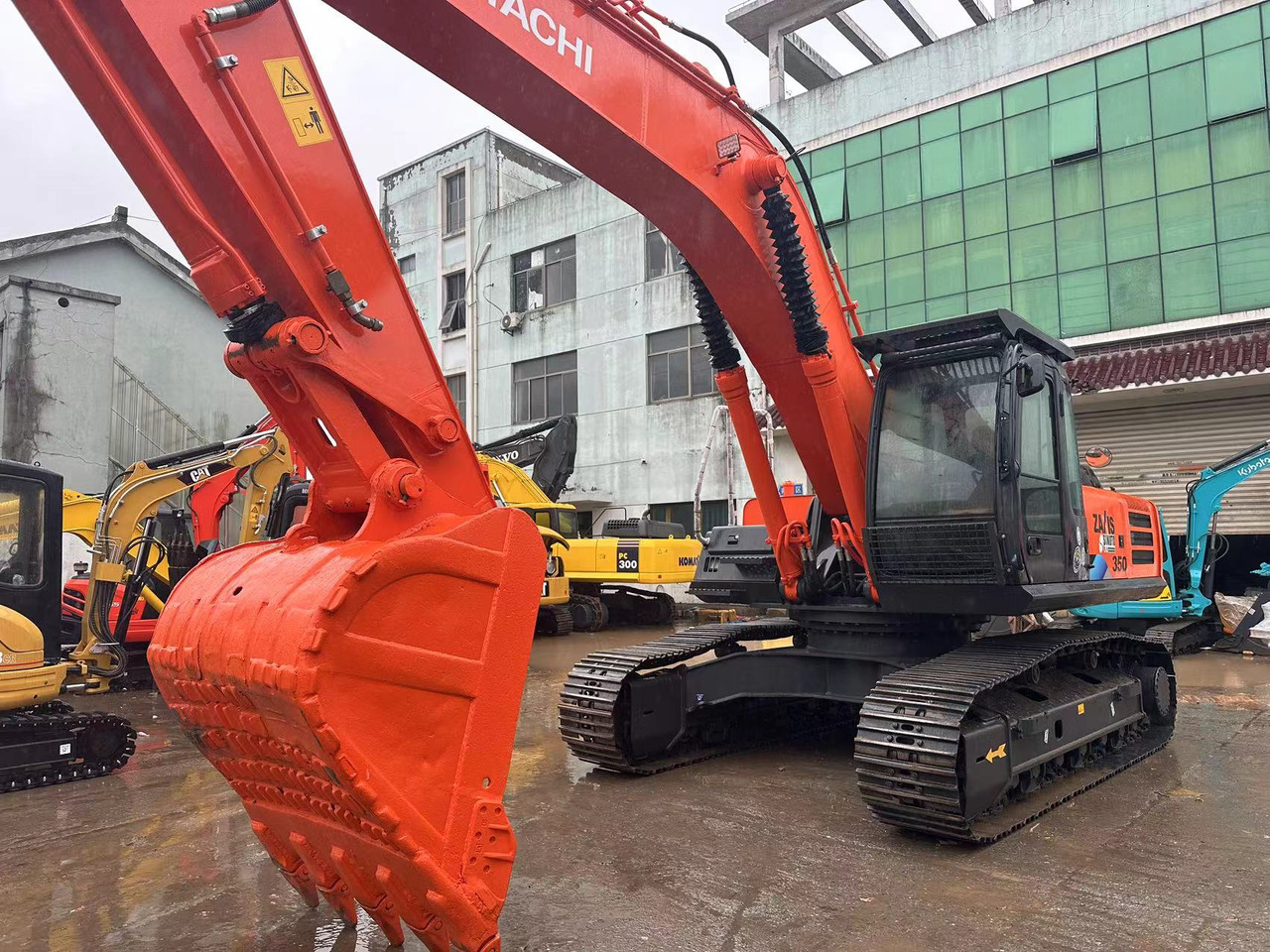 HITACHI ZX350 - Crawler excavator: picture 5 HITACHI ZX350 - Crawler excavator: picture 5