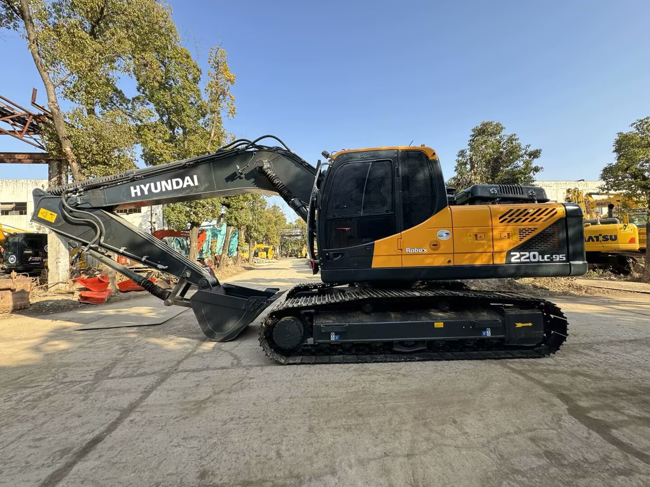 HYUNDAI 220LC-9S - Crawler excavator: picture 1 HYUNDAI 220LC-9S - Crawler excavator: picture 1