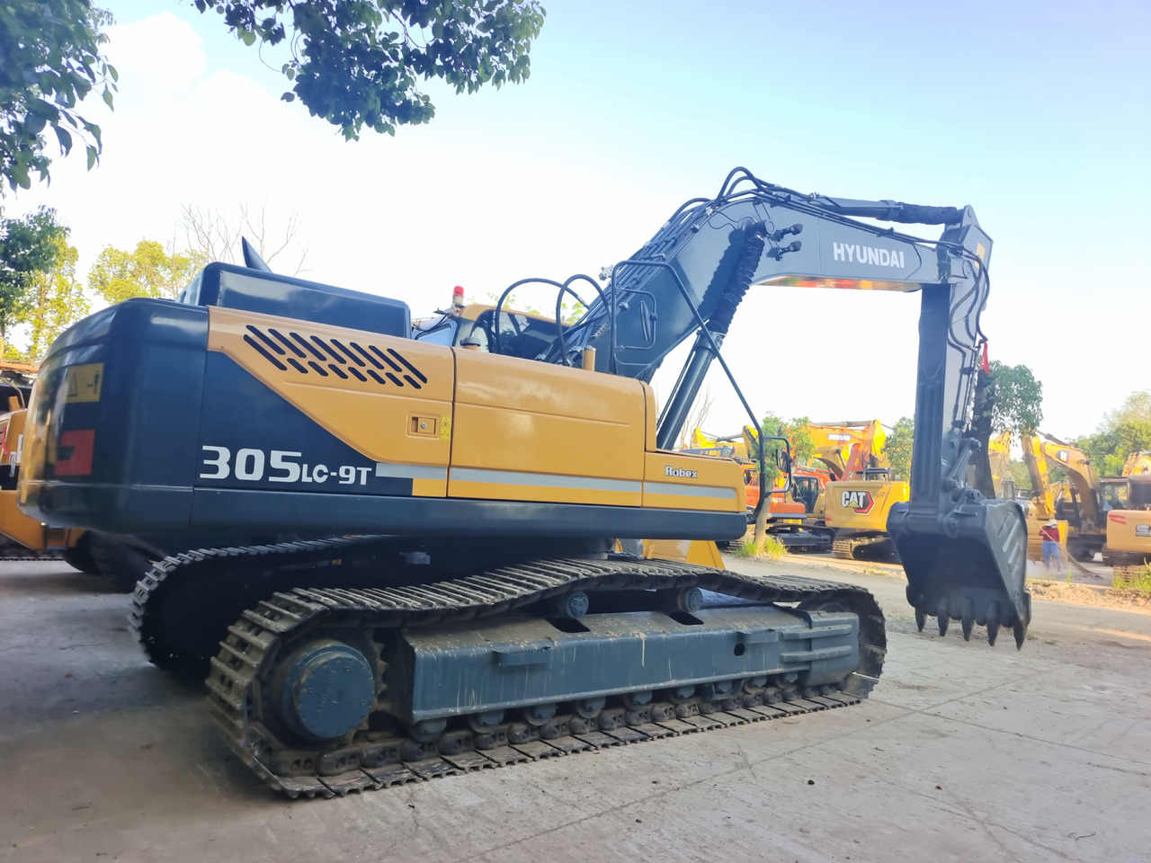 HYUNDAI 305LC - 9T - Crawler excavator: picture 1 HYUNDAI 305LC - 9T - Crawler excavator: picture 1