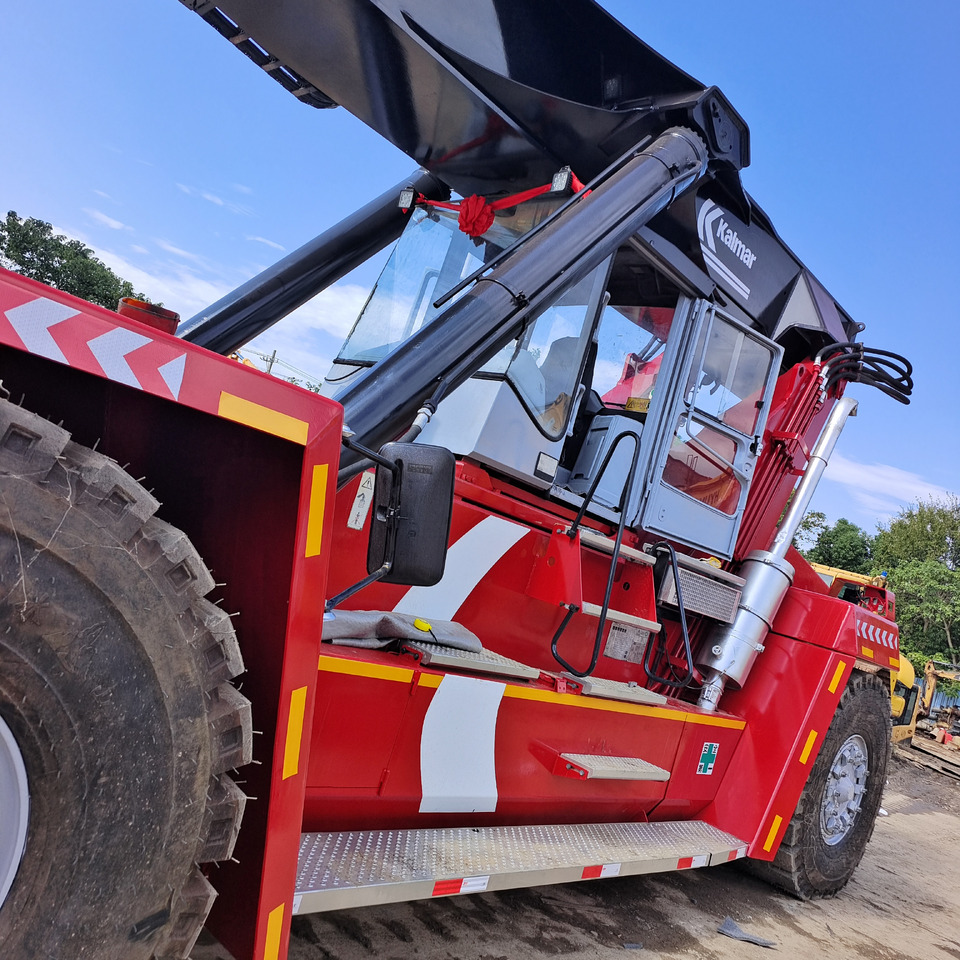 KALMAR DRF 450 - Reach stacker: picture 3 KALMAR DRF 450 - Reach stacker: picture 3