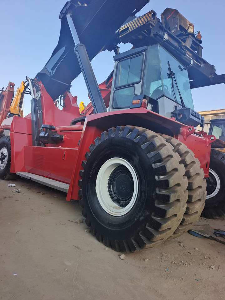KALMAR DRF 450 - Reach stacker: picture 1 KALMAR DRF 450 - Reach stacker: picture 1