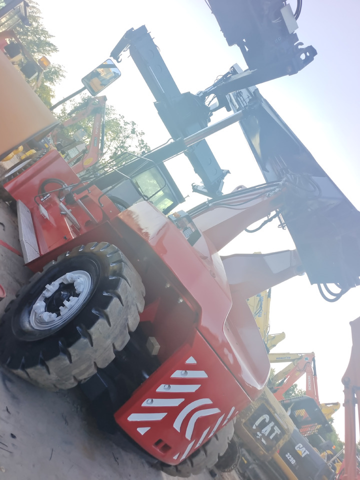KALMAR DRF 450 - Reach stacker: picture 5 KALMAR DRF 450 - Reach stacker: picture 5