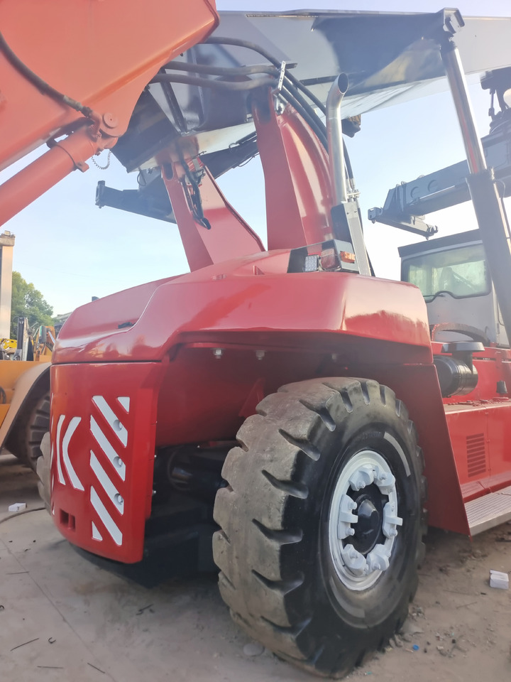 KALMAR DRF 450 - Reach stacker: picture 4 KALMAR DRF 450 - Reach stacker: picture 4