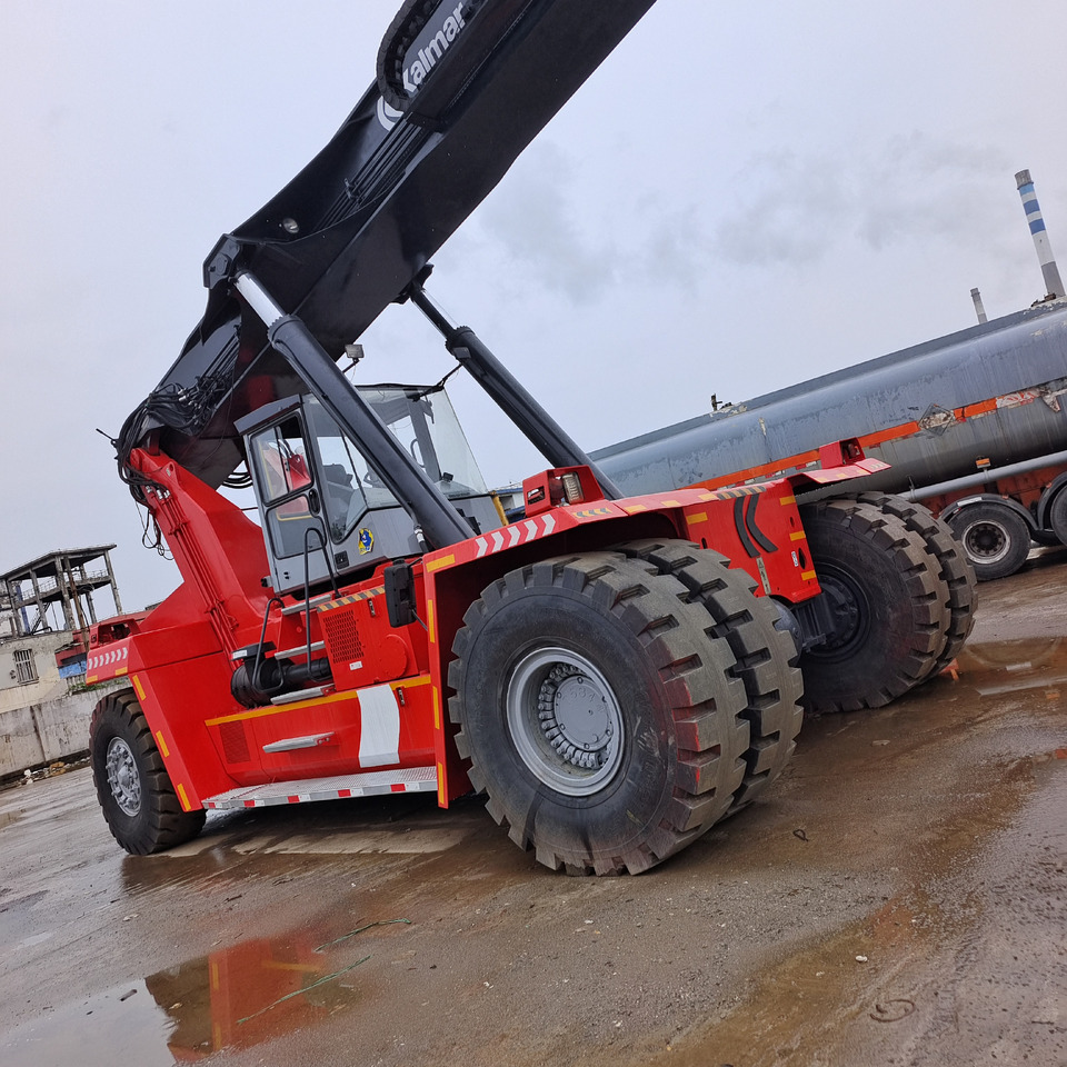 KALMAR DRF450 - Reach stacker: picture 4 KALMAR DRF450 - Reach stacker: picture 4