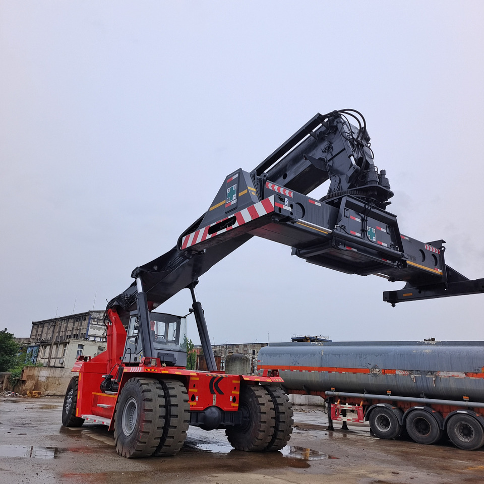 KALMAR DRF450 - Reach stacker: picture 3 KALMAR DRF450 - Reach stacker: picture 3
