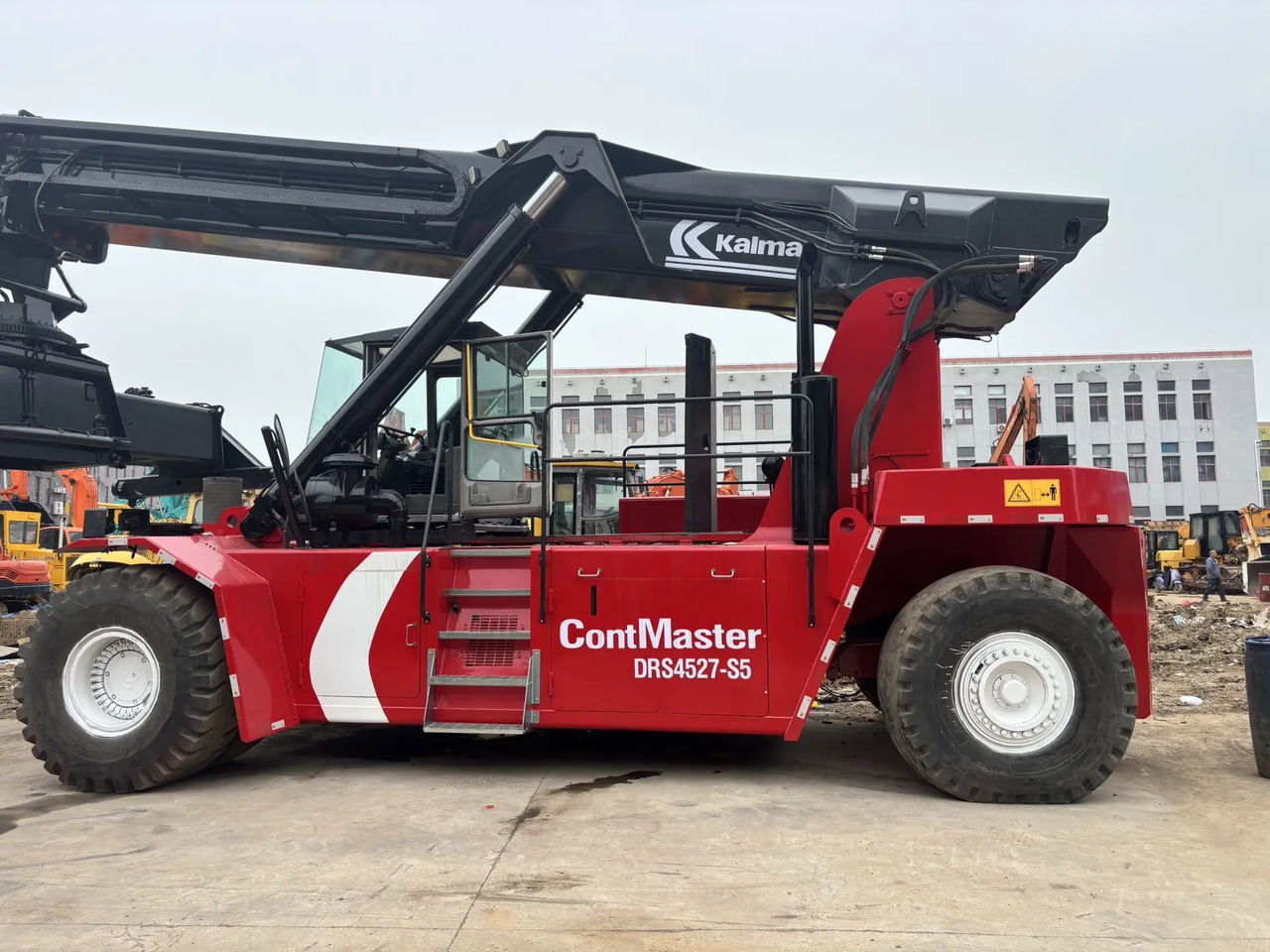 KALMAR DRS4527-S5 - Reach stacker: picture 1 KALMAR DRS4527-S5 - Reach stacker: picture 1