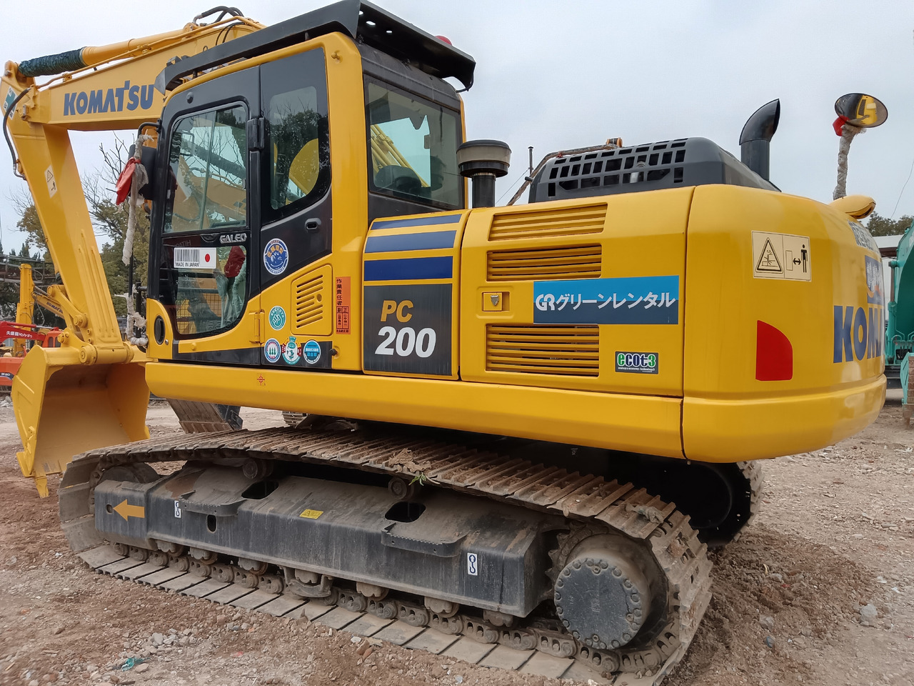 Crawler excavator KOMATSU PC200-8 N1: picture 1