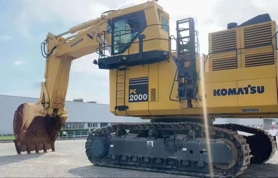 KOMATSU PC2000 PC 2000 200 TON MINING EXCAVATOR - Crawler excavator: picture 1 KOMATSU PC2000 PC 2000 200 TON MINING EXCAVATOR - Crawler excavator: picture 1