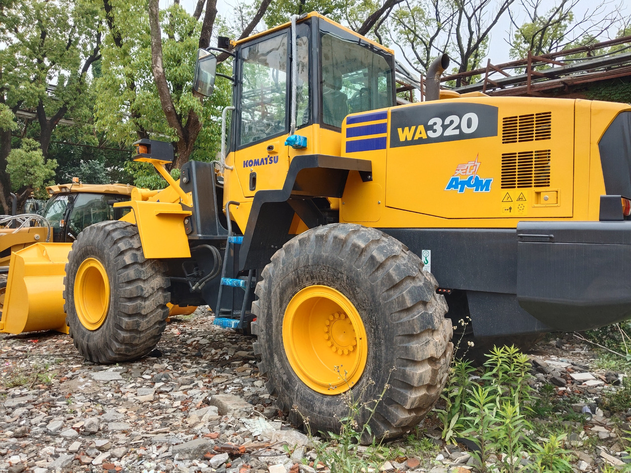 KOMATSU WA320-5 - Wheel loader: picture 1 KOMATSU WA320-5 - Wheel loader: picture 1