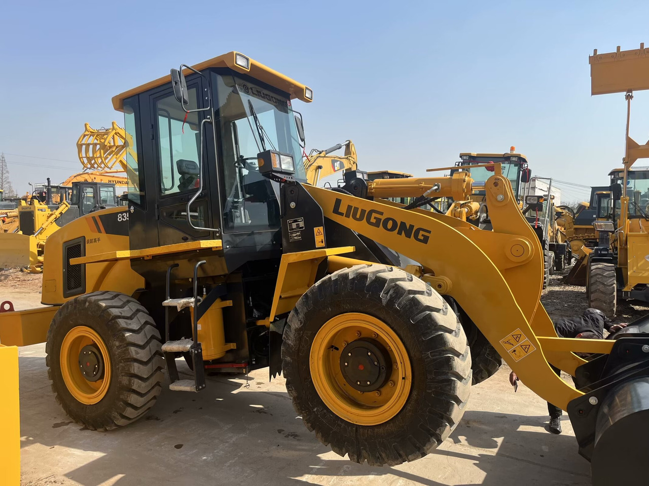LIUGONG CLG 835 - Wheel loader: picture 4 LIUGONG CLG 835 - Wheel loader: picture 4