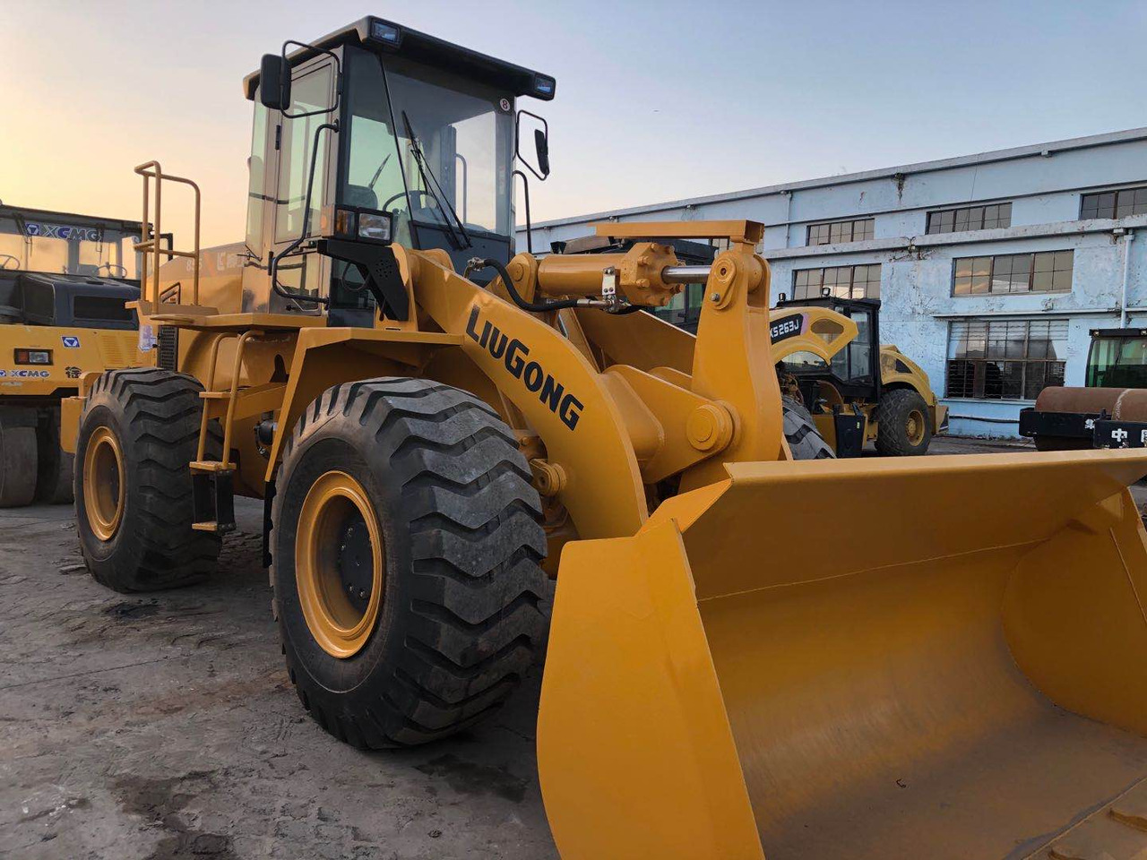 LIUGONG CLG 856 - Wheel loader: picture 4 LIUGONG CLG 856 - Wheel loader: picture 4