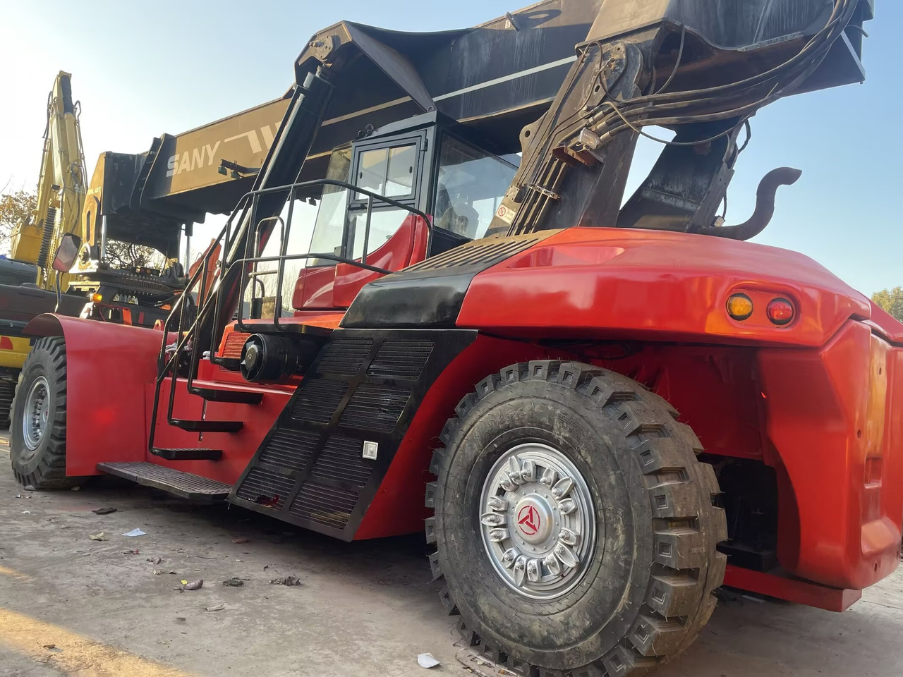SANY SRSC45C30 - Reach stacker: picture 1 SANY SRSC45C30 - Reach stacker: picture 1