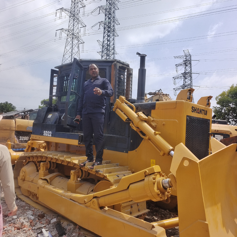 SHANTUI SD22 with Grass Fork for Efficient Brush Clearing - Bulldozer: picture 5 SHANTUI SD22 with Grass Fork for Efficient Brush Clearing - Bulldozer: picture 5