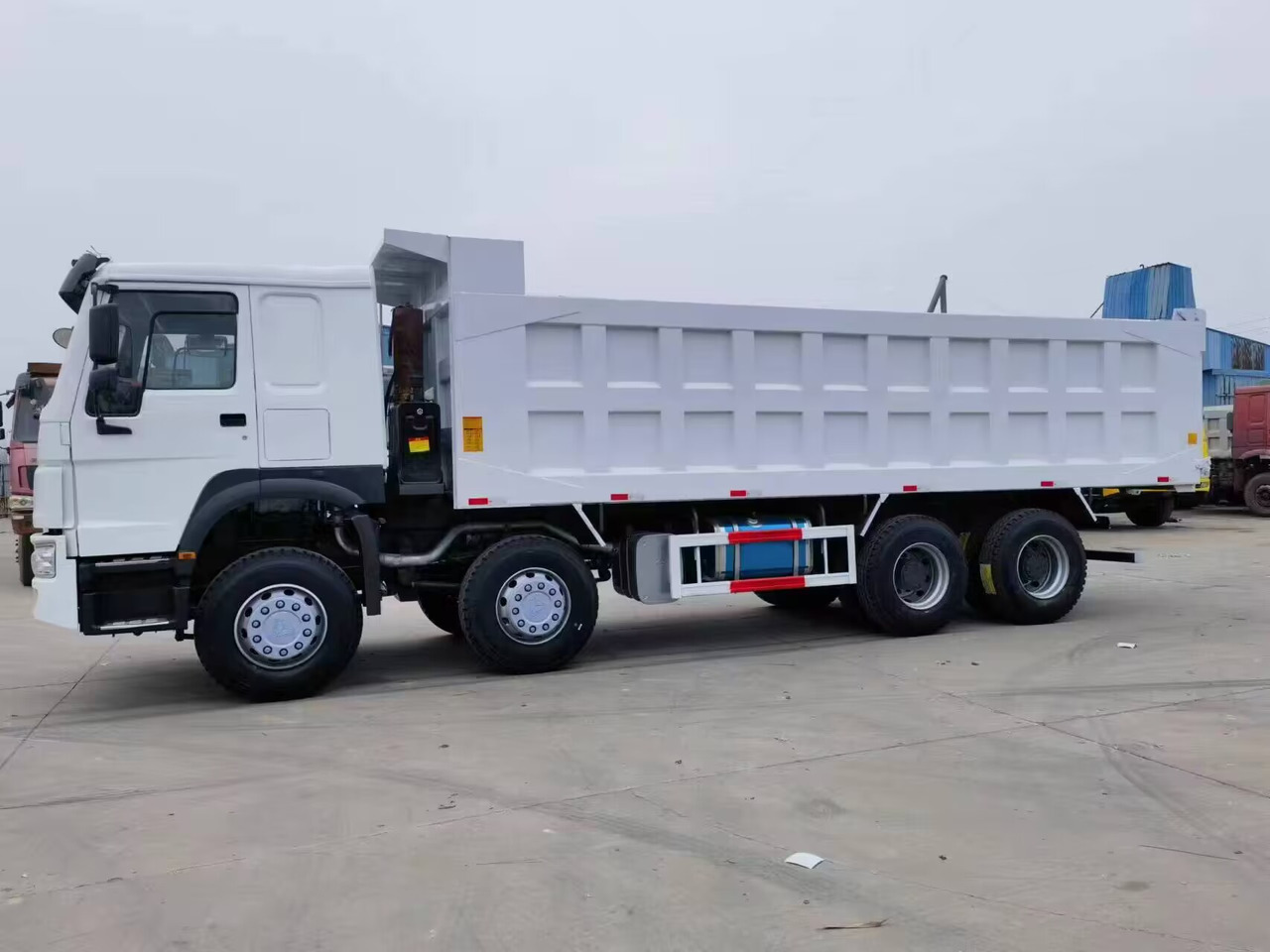 SINOTRUK HOWO 8*4 6*4 371 375 380 400 420 460HP - Tipper: picture 5 SINOTRUK HOWO 8*4 6*4 371 375 380 400 420 460HP - Tipper: picture 5