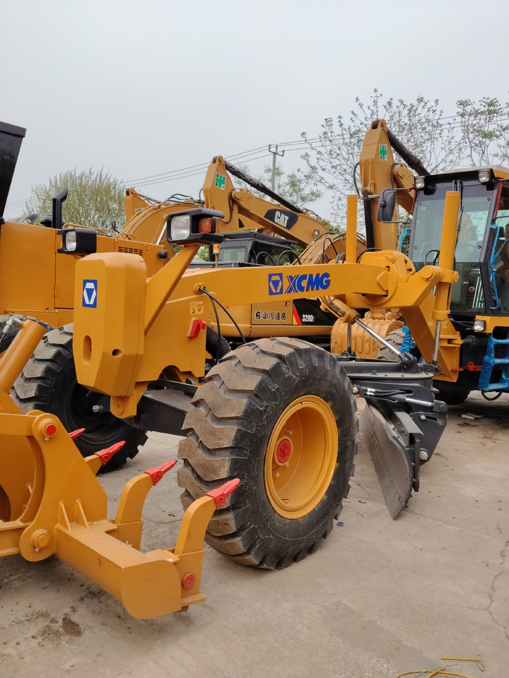 XCMG GR2153 - Grader: picture 2 XCMG GR2153 - Grader: picture 2