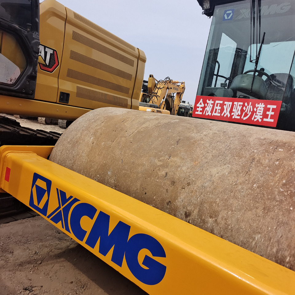 XCMG XS 143J - Road roller: picture 2 XCMG XS 143J - Road roller: picture 2