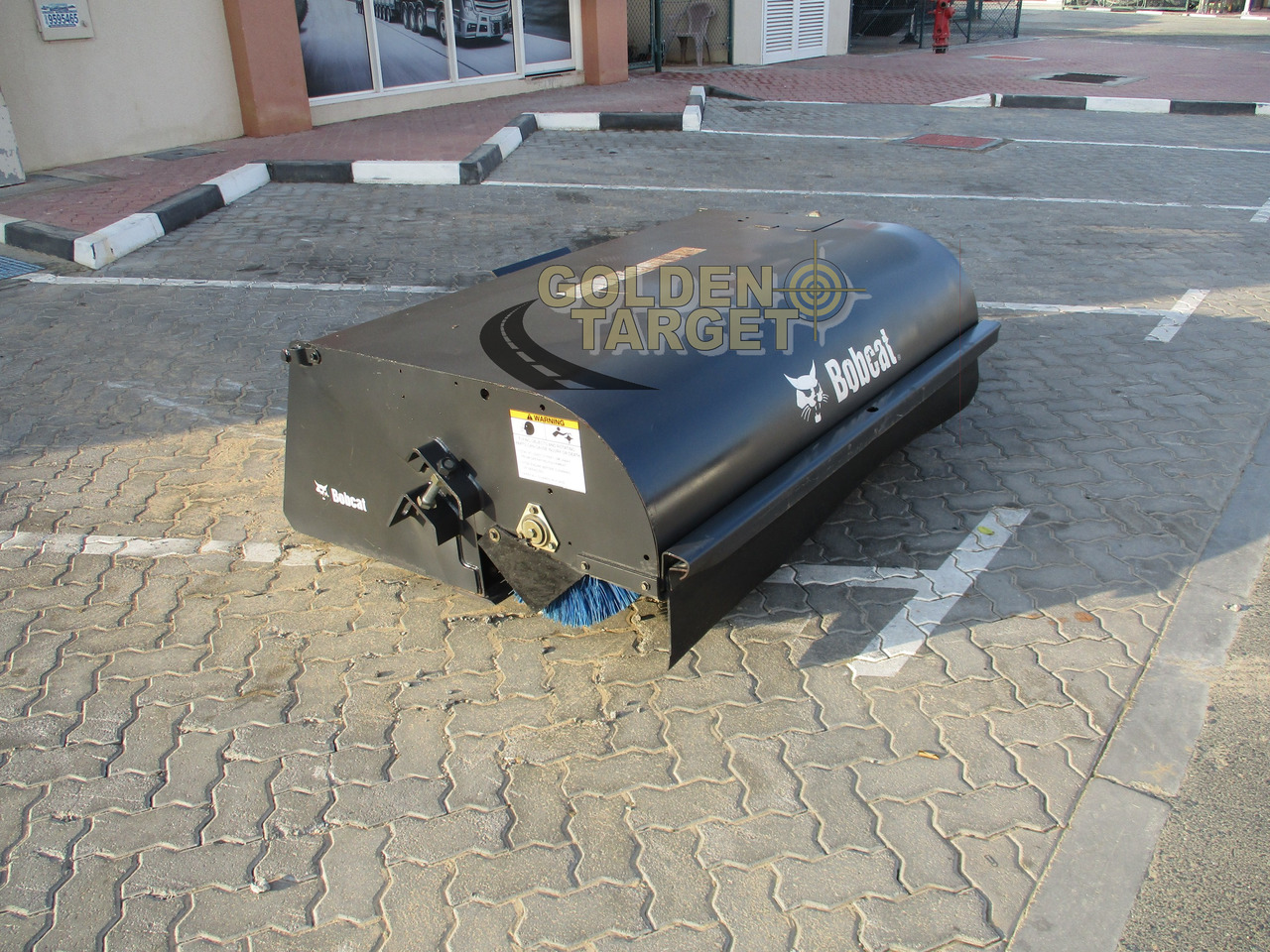 BOBCAT 72 Sweeper - Broom for Skid steer loader: picture 1 BOBCAT 72 Sweeper - Broom for Skid steer loader: picture 1