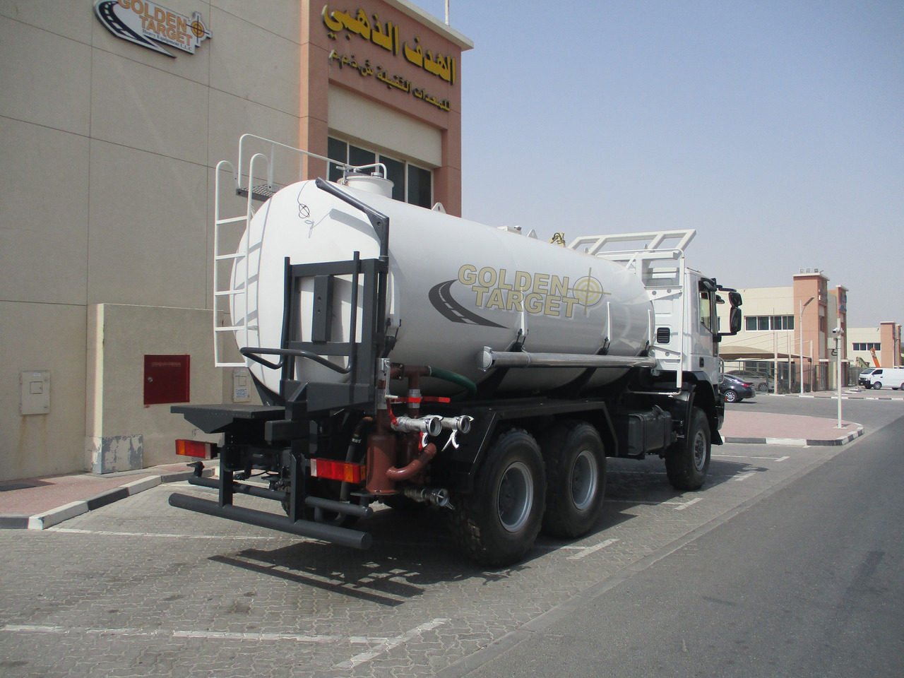 IVECO TRAKKER 380 6x6 Tanker - Tank truck: picture 3 IVECO TRAKKER 380 6x6 Tanker - Tank truck: picture 3