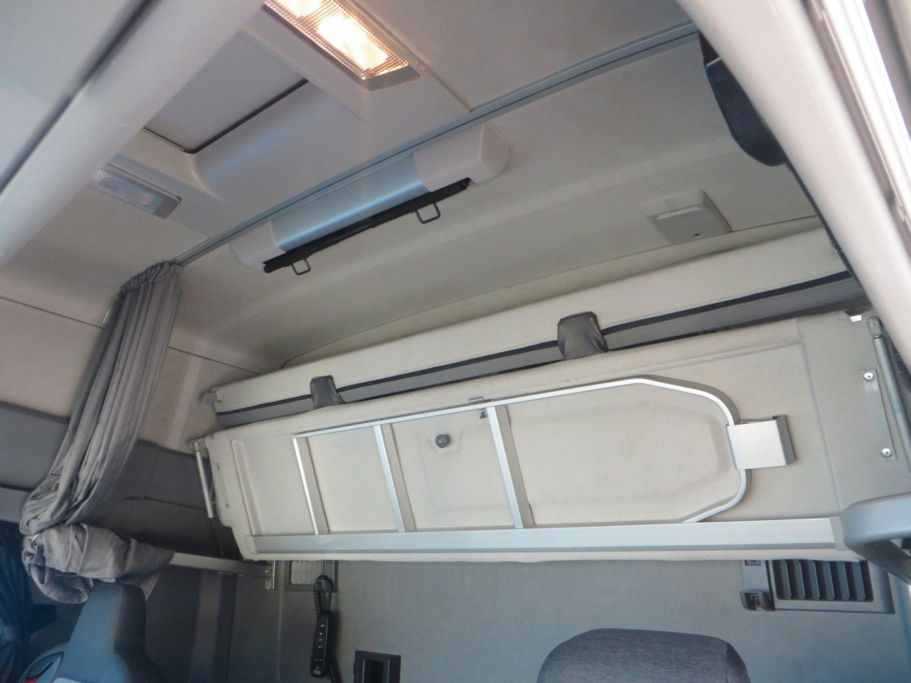 Tractor unit Renault T480 SC 4x2Tractor SELECTION: picture 14