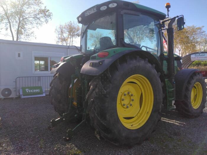 John Deere 6125 R - Farm tractor: picture 4 John Deere 6125 R - Farm tractor: picture 4