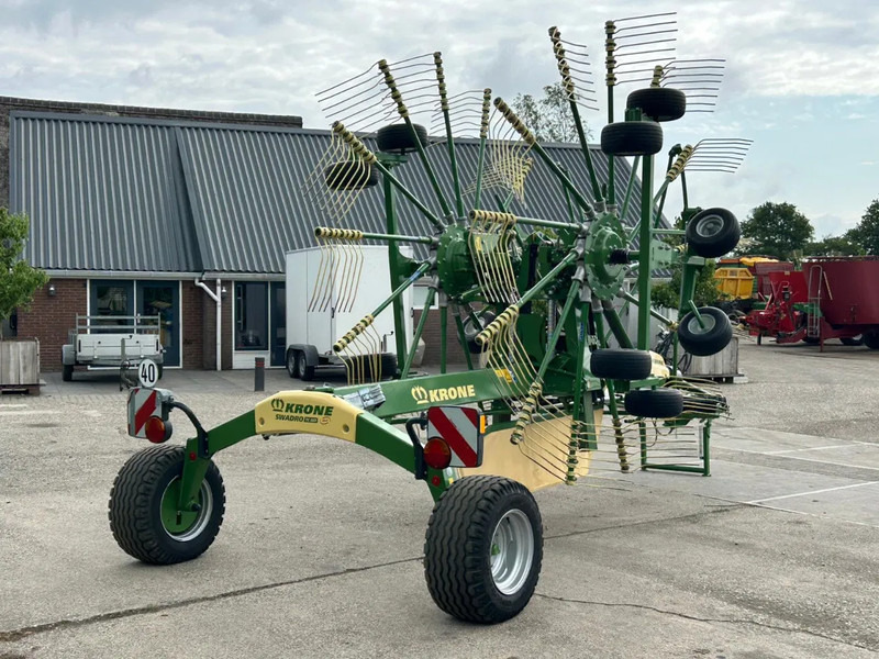 Krone Swadro TC 880 Plus Zwiller Hark - Tedder/ Rake: picture 4 Krone Swadro TC 880 Plus Zwiller Hark - Tedder/ Rake: picture 4