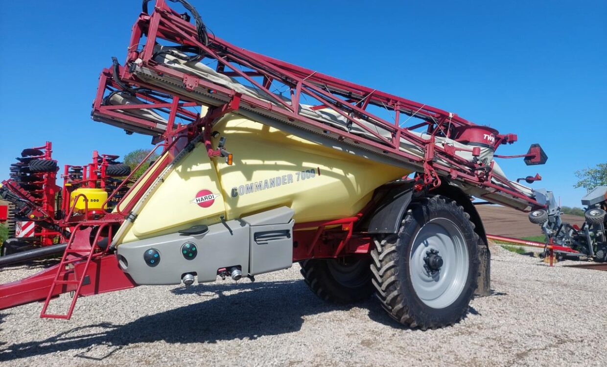 Hardi Commander 7000i - 28m Twin - Trailed sprayer: picture 1 Hardi Commander 7000i - 28m Twin - Trailed sprayer: picture 1