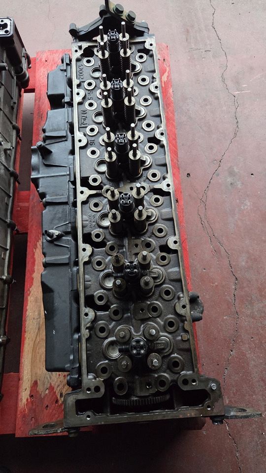 MERCEDES-BENZ OM 470 LA - Cylinder head for Truck: picture 1 MERCEDES-BENZ OM 470 LA - Cylinder head for Truck: picture 1
