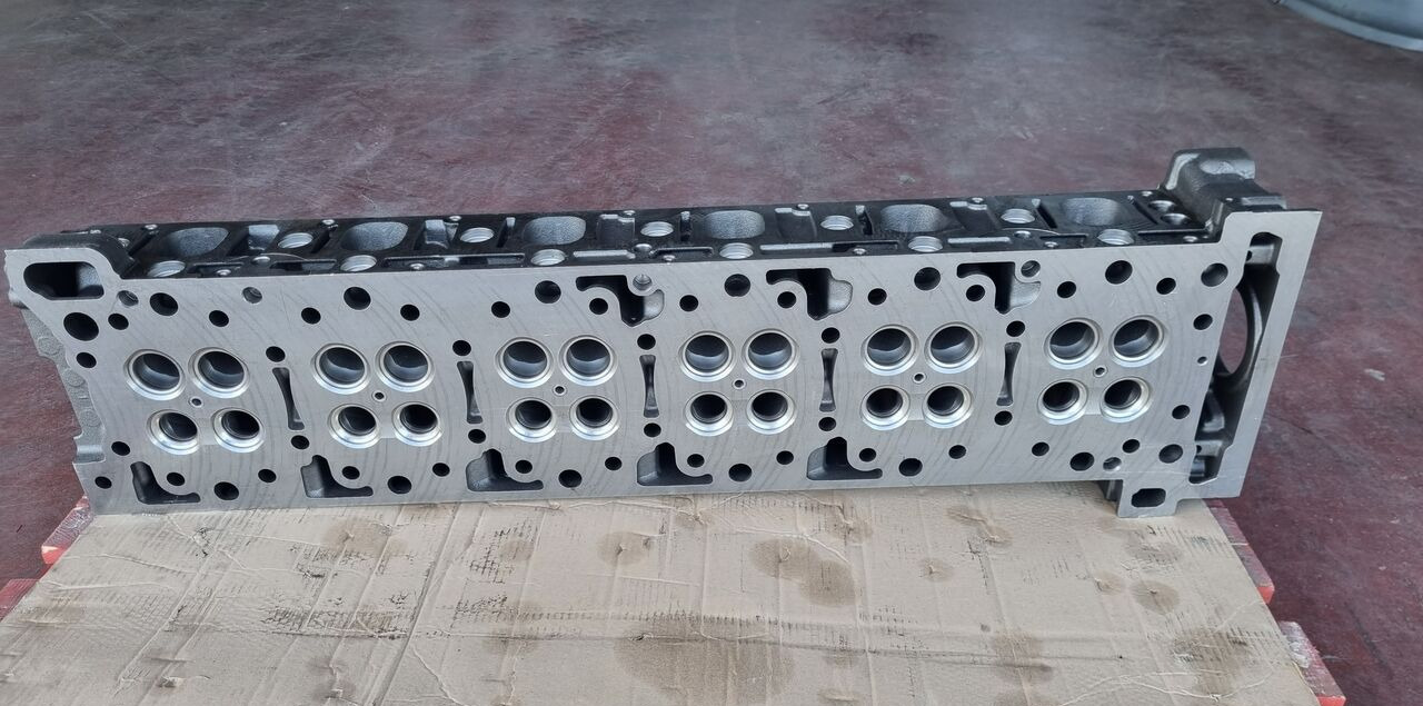 Mercedes-Benz  A4730101420  Mercedes-Benz ACTROS MP4 EURO 6 - Cylinder head for Truck: picture 1 Mercedes-Benz  A4730101420  Mercedes-Benz ACTROS MP4 EURO 6 - Cylinder head for Truck: picture 1