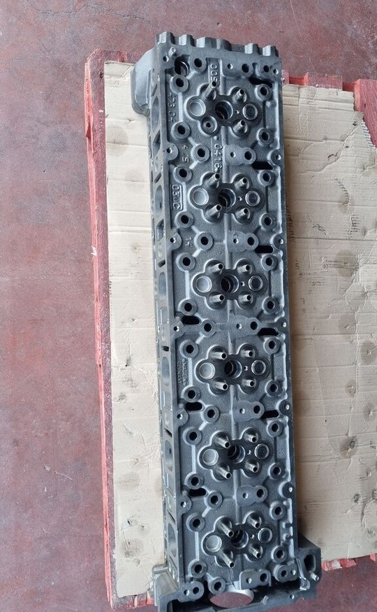 Mercedes-Benz ACTROS EURO 6 Mercedes-Benz ACTROS MP4 EURO 6 - Cylinder head for Truck: picture 1 Mercedes-Benz ACTROS EURO 6 Mercedes-Benz ACTROS MP4 EURO 6 - Cylinder head for Truck: picture 1