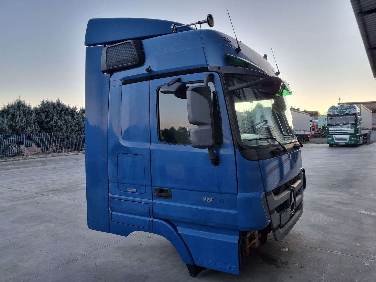 Mercedes-Benz ACTROS MP3 - Cab for Truck: picture 1 Mercedes-Benz ACTROS MP3 - Cab for Truck: picture 1