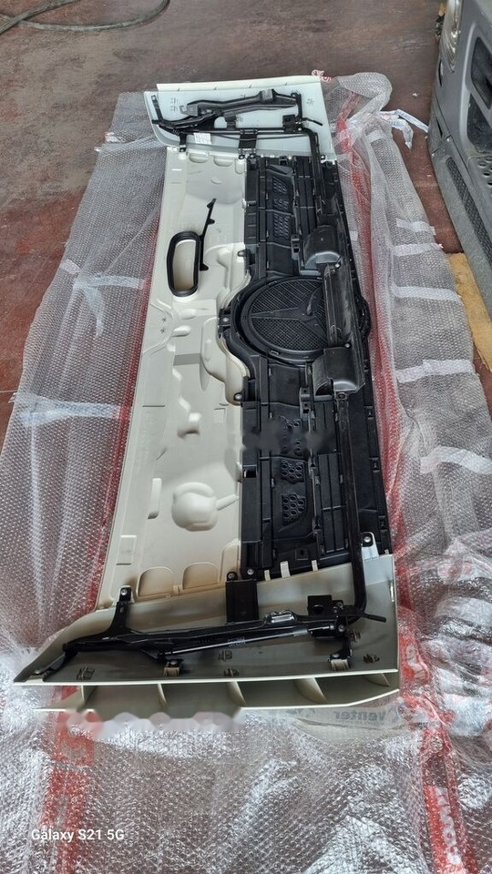 Mercedes-Benz MERCEDES ACTROS MP4 EURO 6   Mercedes-Benz ACTROS MP4 - Hood for Truck: picture 2 Mercedes-Benz MERCEDES ACTROS MP4 EURO 6   Mercedes-Benz ACTROS MP4 - Hood for Truck: picture 2