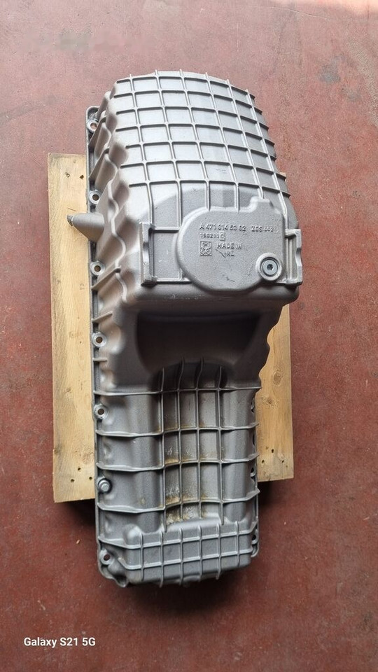 Mercedes-Benz OIL PAN ACTROS MP4 A4730102213 Mercedes-Benz ACTROS MP4 EURO 6 - Crankcase for Truck: picture 3 Mercedes-Benz OIL PAN ACTROS MP4 A4730102213 Mercedes-Benz ACTROS MP4 EURO 6 - Crankcase for Truck: picture 3