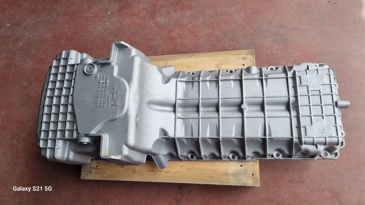Mercedes-Benz OIL PAN ACTROS MP4 A4730102213 Mercedes-Benz ACTROS MP4 EURO 6 - Crankcase for Truck: picture 4 Mercedes-Benz OIL PAN ACTROS MP4 A4730102213 Mercedes-Benz ACTROS MP4 EURO 6 - Crankcase for Truck: picture 4