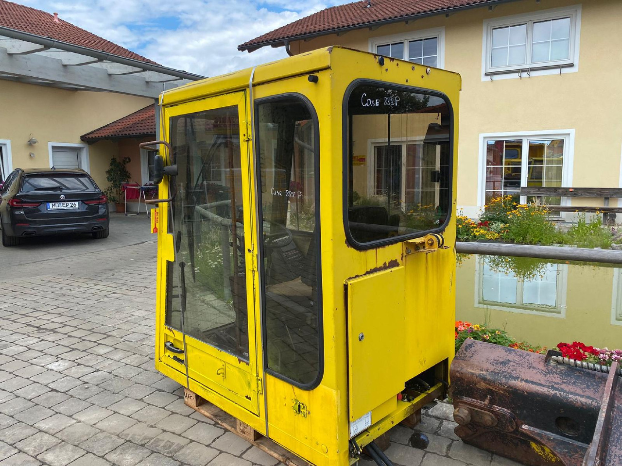 Case 888 P - Cab for Wheel excavator: picture 3 Case 888 P - Cab for Wheel excavator: picture 3