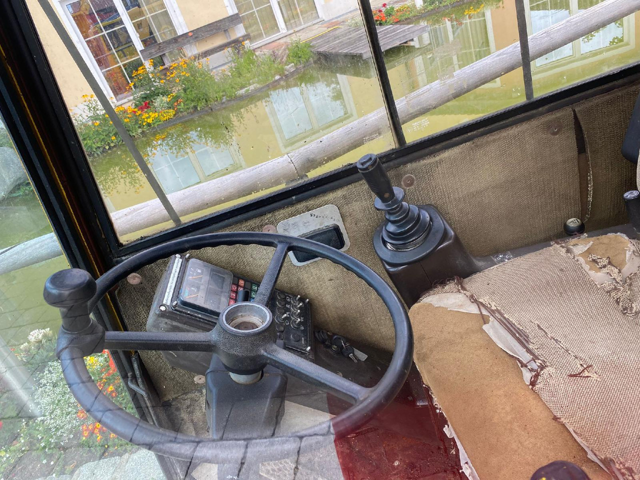 Case 888 P - Cab for Wheel excavator: picture 5 Case 888 P - Cab for Wheel excavator: picture 5