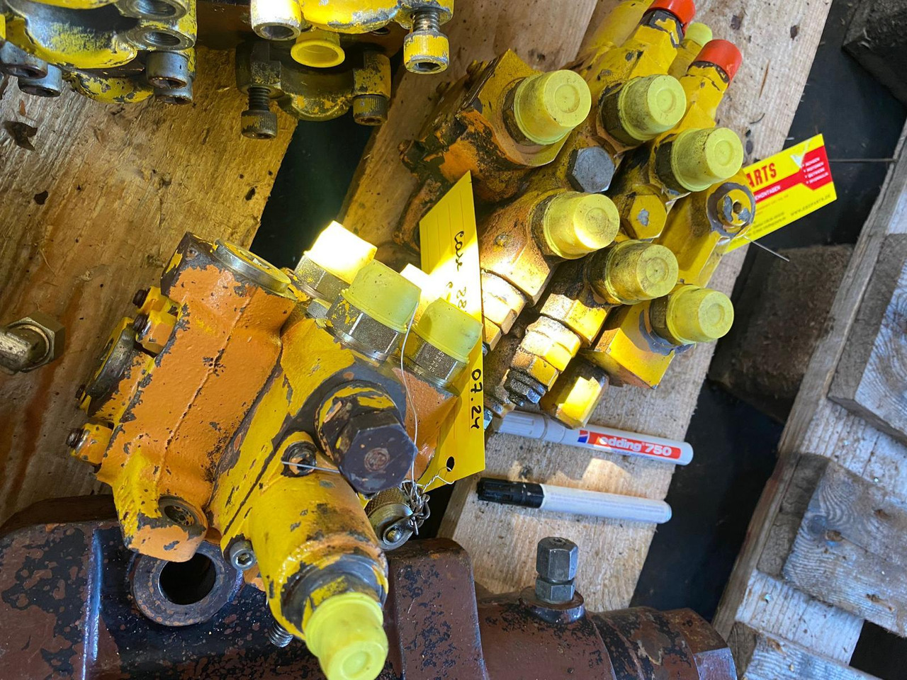 Case 888 P - Hydraulic valve for Construction machinery: picture 2 Case 888 P - Hydraulic valve for Construction machinery: picture 2