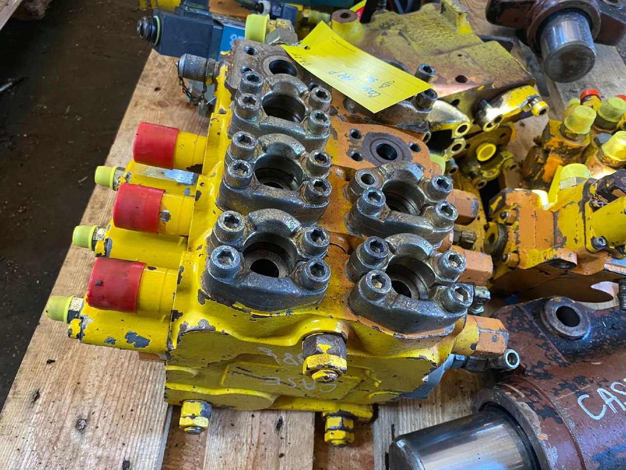 Case 888 P - Hydraulic valve for Construction machinery: picture 3 Case 888 P - Hydraulic valve for Construction machinery: picture 3