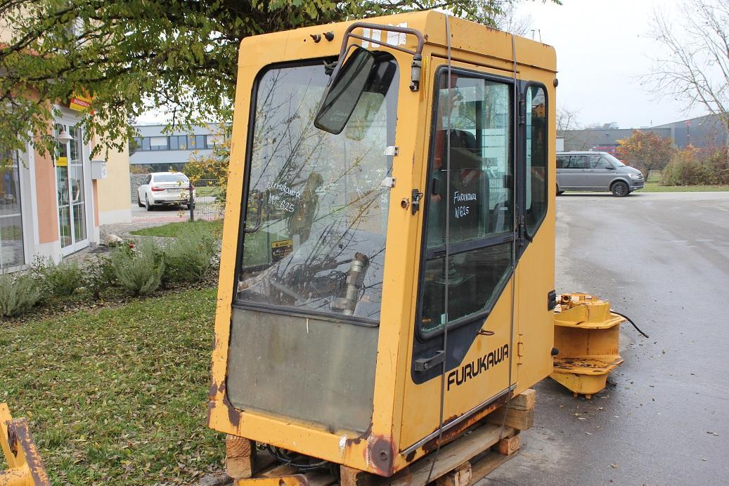 Furukawa W625 - Cab for Construction machinery: picture 2 Furukawa W625 - Cab for Construction machinery: picture 2