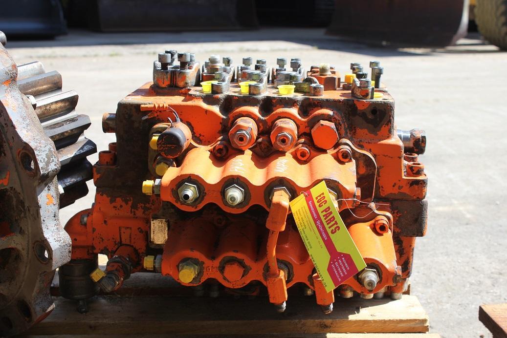 Hitachi FH 200-3 - Hydraulic valve for Construction machinery: picture 5 Hitachi FH 200-3 - Hydraulic valve for Construction machinery: picture 5