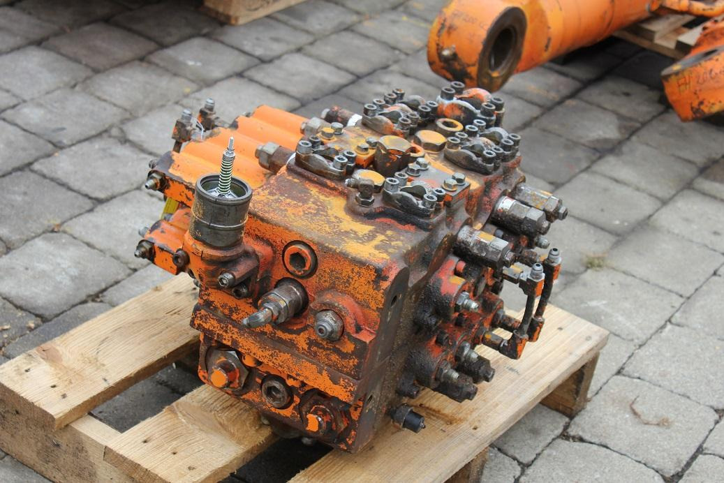 Hitachi FH200LC - Hydraulic valve for Construction machinery: picture 4 Hitachi FH200LC - Hydraulic valve for Construction machinery: picture 4